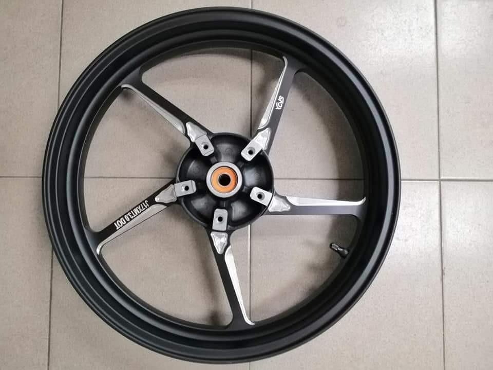 R15 v3 shop rim size