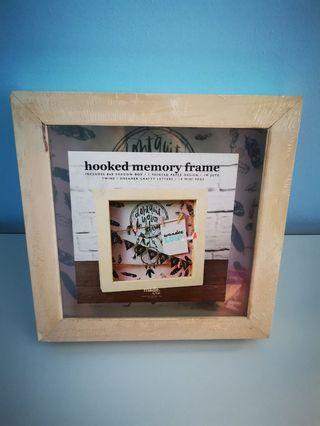 TYPO Hooked Memory Frame