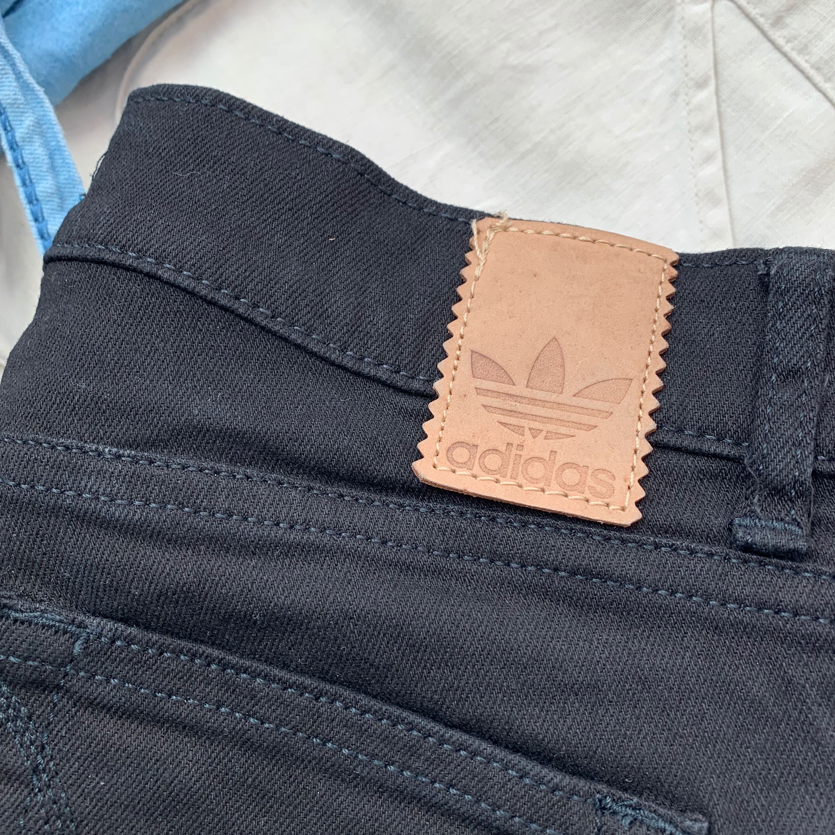 adidas jeans khaki