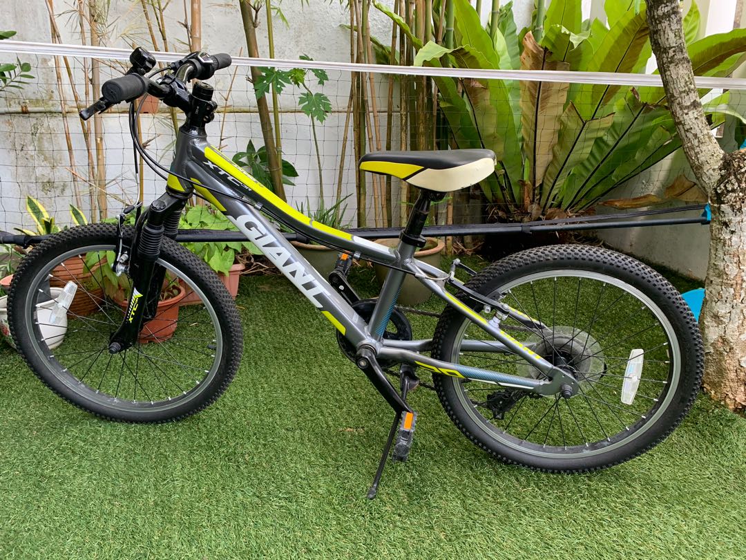 Giant 20 inch mountain bike, Sports Equipment, Bicycles & Parts ...