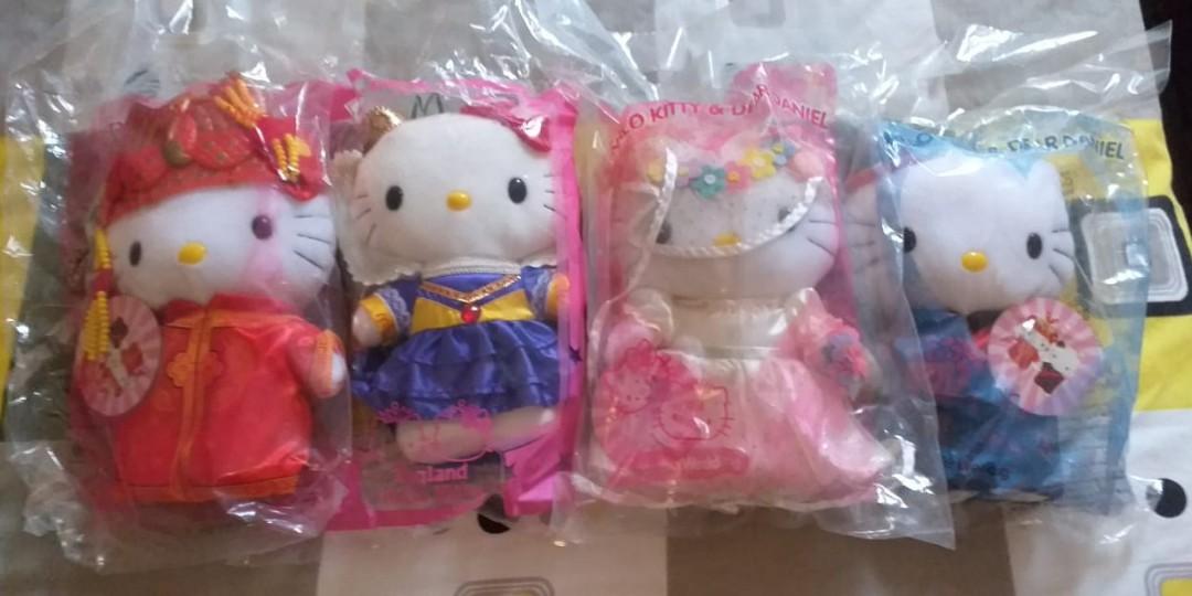 Hello Kitty (Category: Plushies & Soft Toys) located in Singapore. Submitted by angelokn (Listing ID 269778495, Image 1). Description: Price neg Brand new.