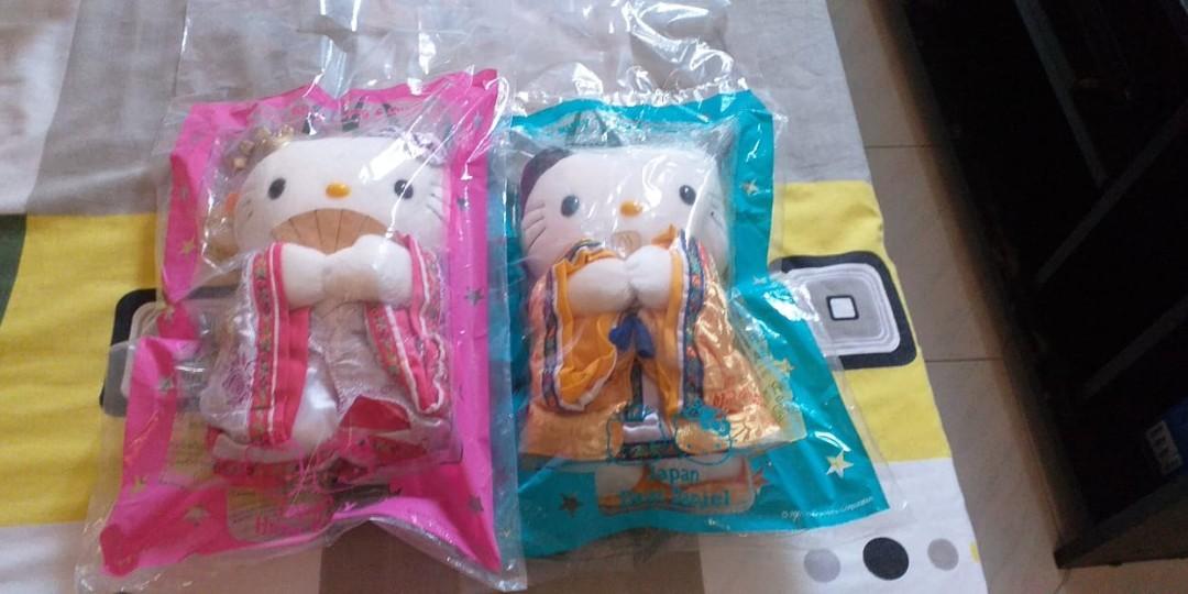 Hello Kitty (Category: Plushies & Soft Toys) located in Singapore. Submitted by angelokn (Listing ID 269778495, Image 7). Description: Price neg Brand new.