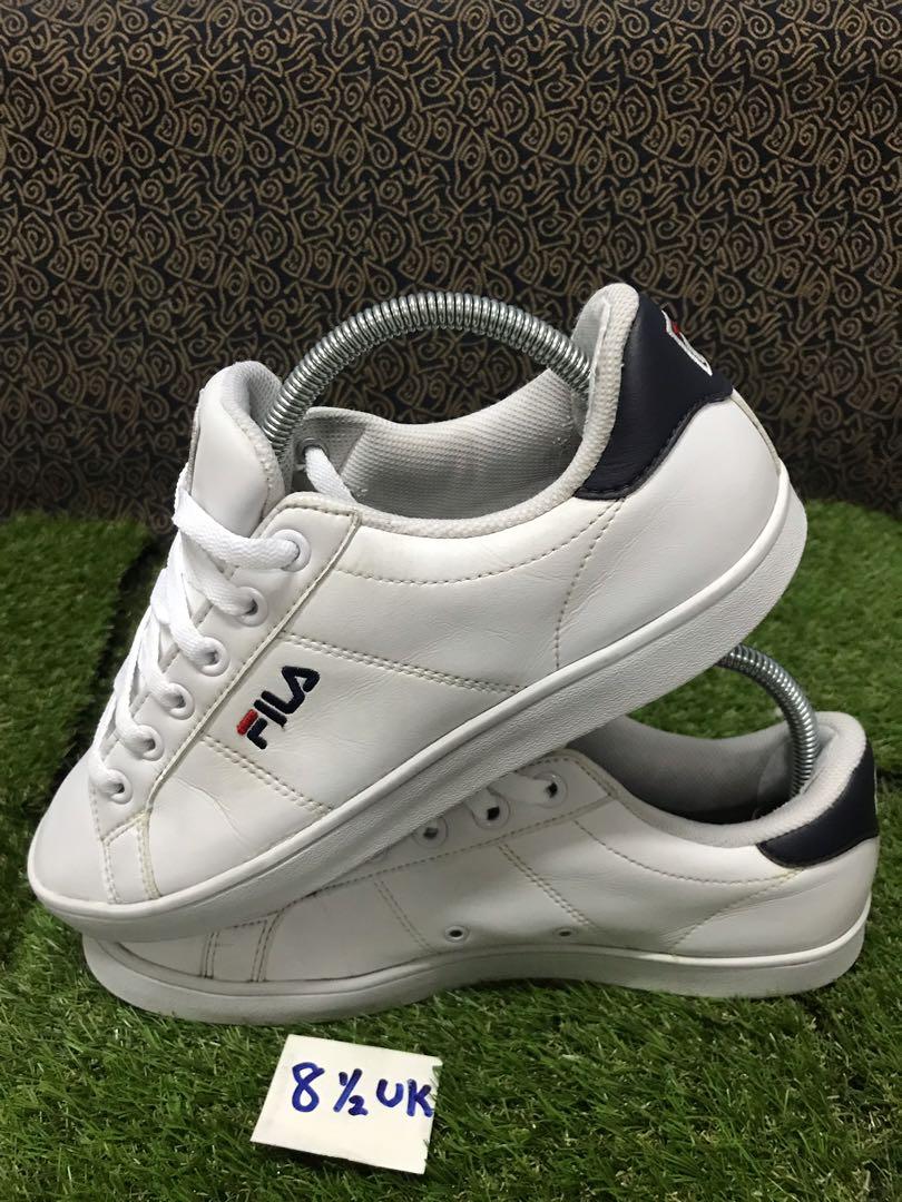 Sneaker store fila putih