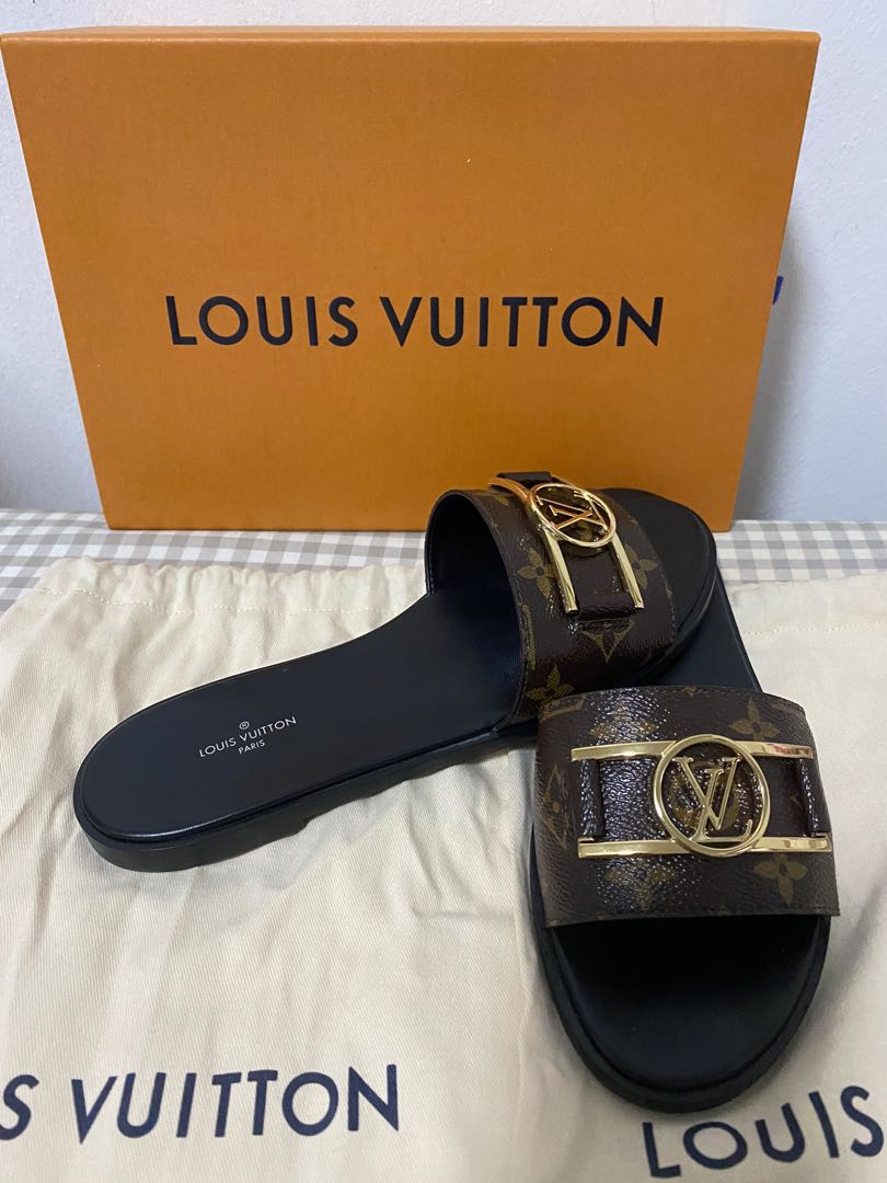 37-41 Lock it Flat Mule LV Mule Slip-on LV Fur, Women's Fashion, Footwear,  Flats & Sandals on Carousell