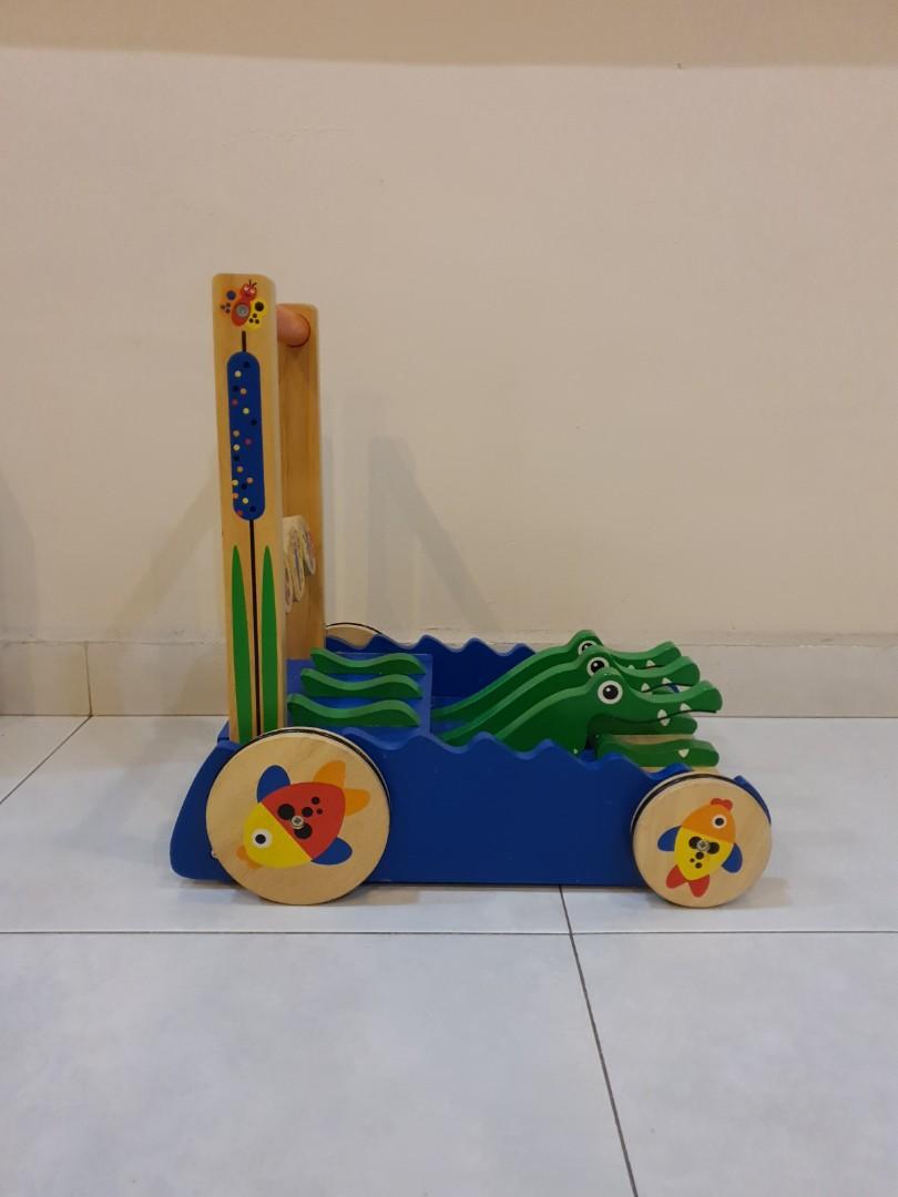 melissa and doug alligator push toy