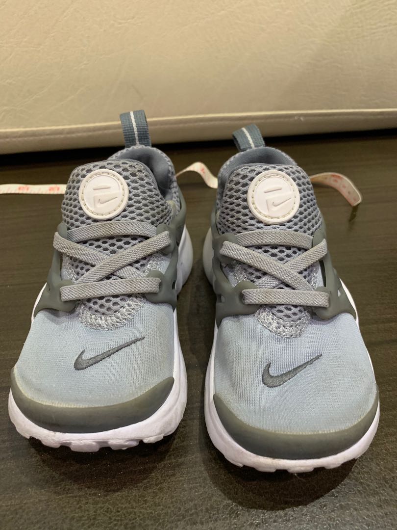 toddler boy grey nike shoes