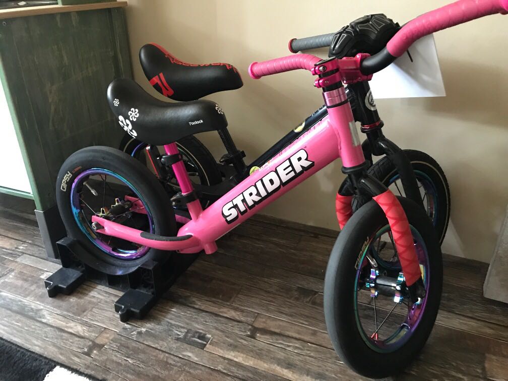 Pink strider online