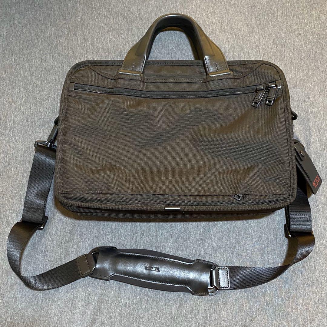 Tumi alpha 3 triple compartment brief store