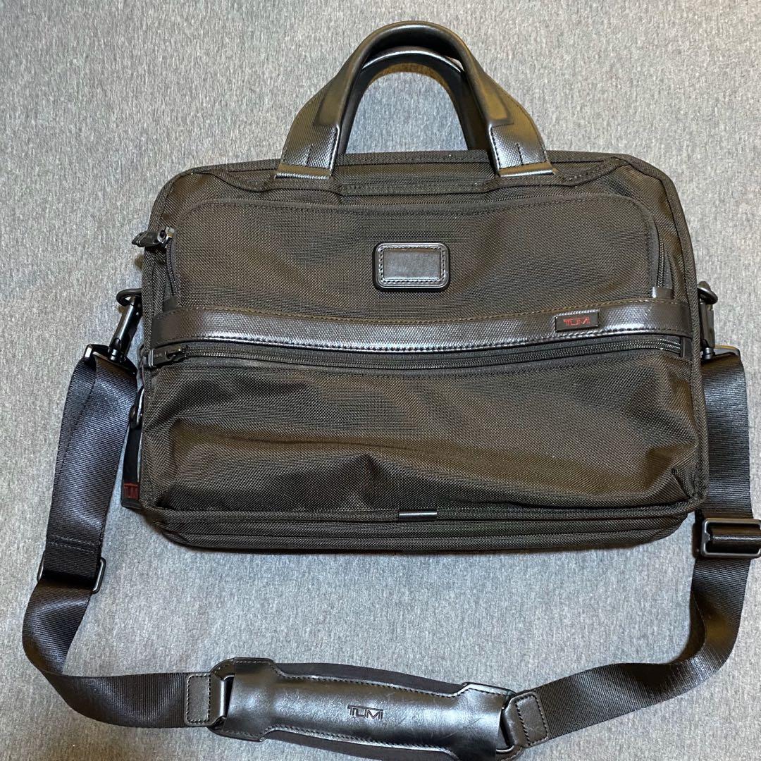 Triple compartment brief tumi top