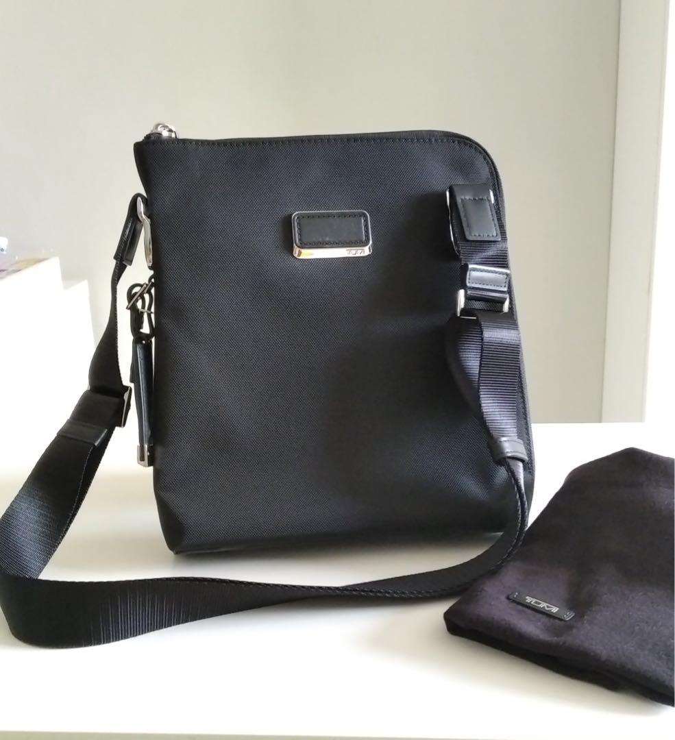 Tumi arrive outlet owen crossbody