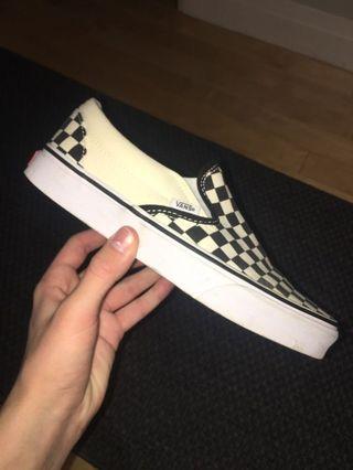 Vans checkered slip on//men’s size:8 woman’s:9.5