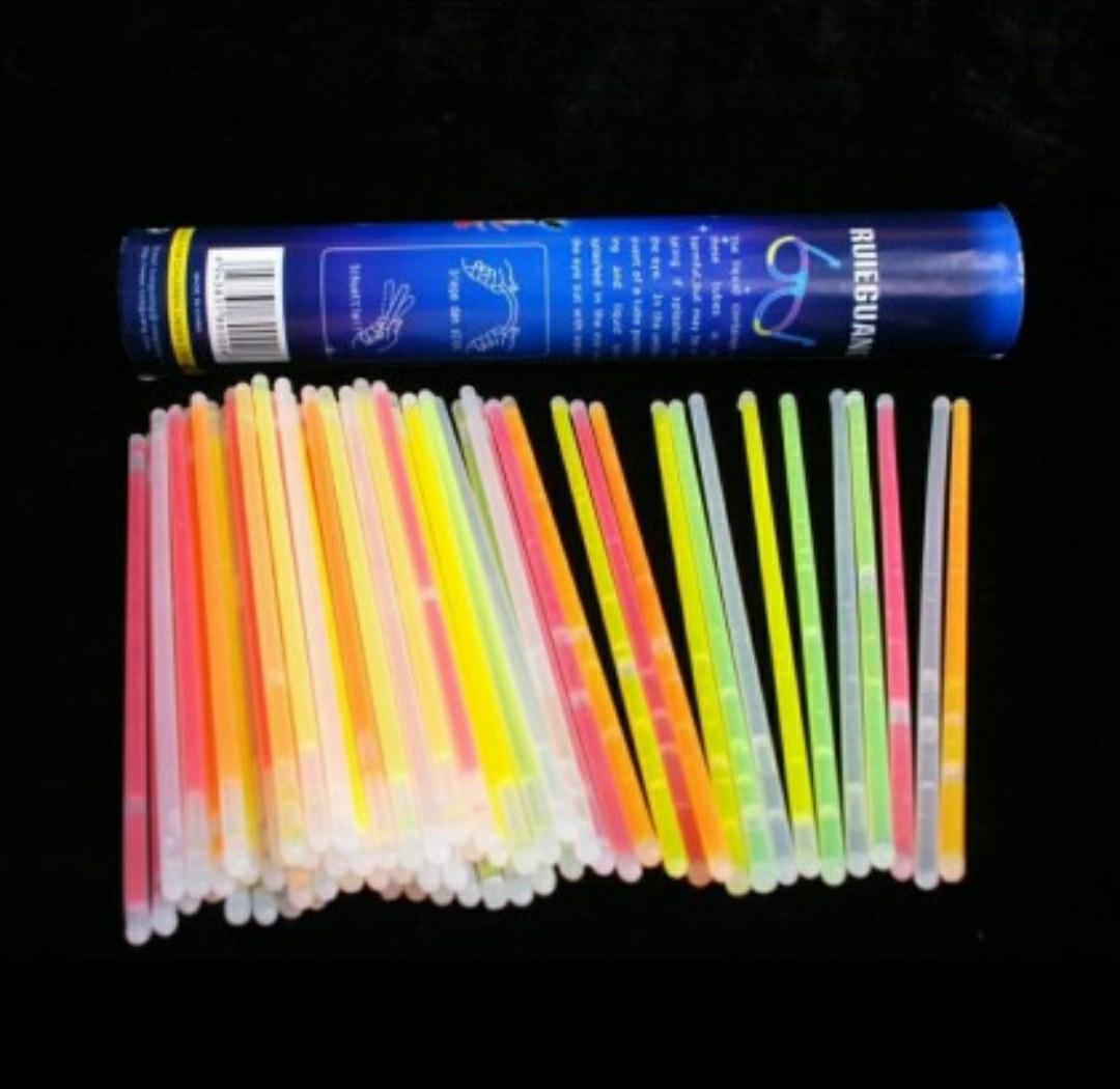 500 Glow Sticks Bulk Party Favors,Halloween Glow In the Dark Party Supplies Glow  Sticks Necklaces Bracelets with Connectors 8