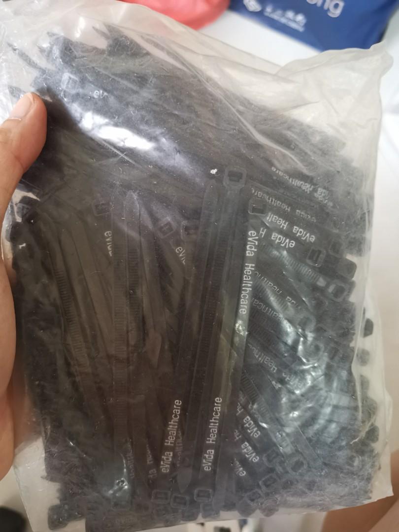 Cable Ties (Category: Everything Else) located in Singapore. Submitted by ezyscooter (Listing ID 269974891, Image 1). Description: Around 500pcs in a bag. 7-8 bags available. Each only selling at $2.