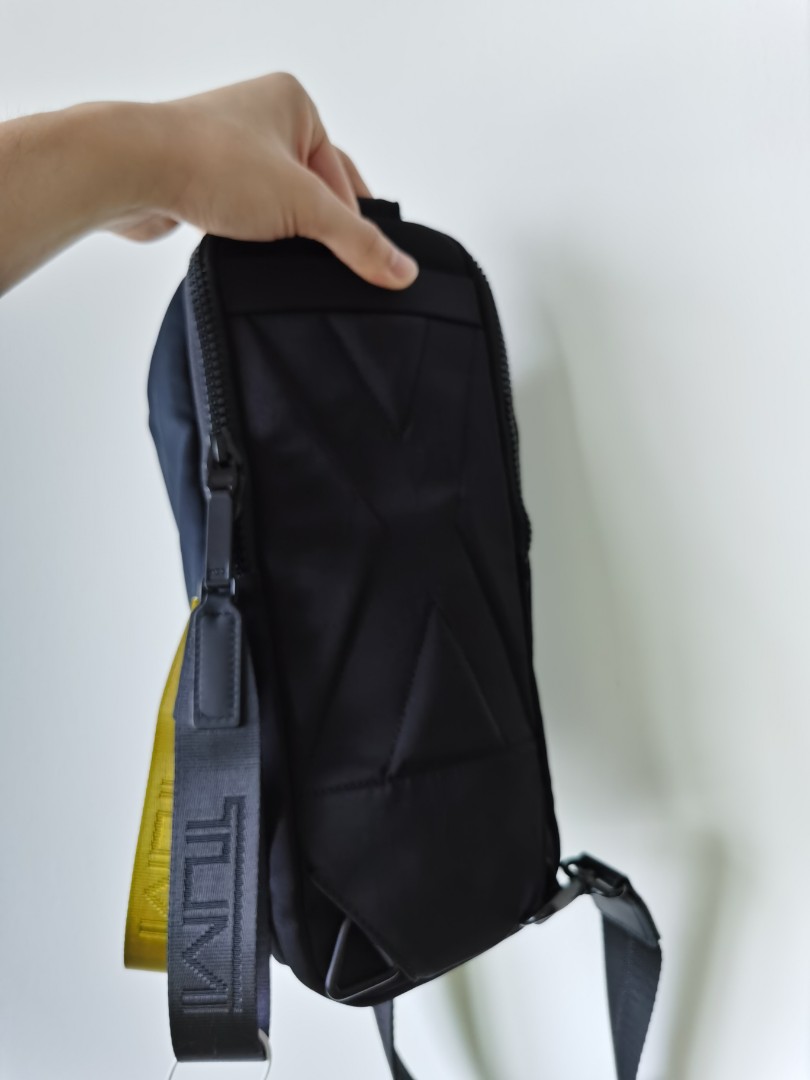 Tumi online tahoe sling