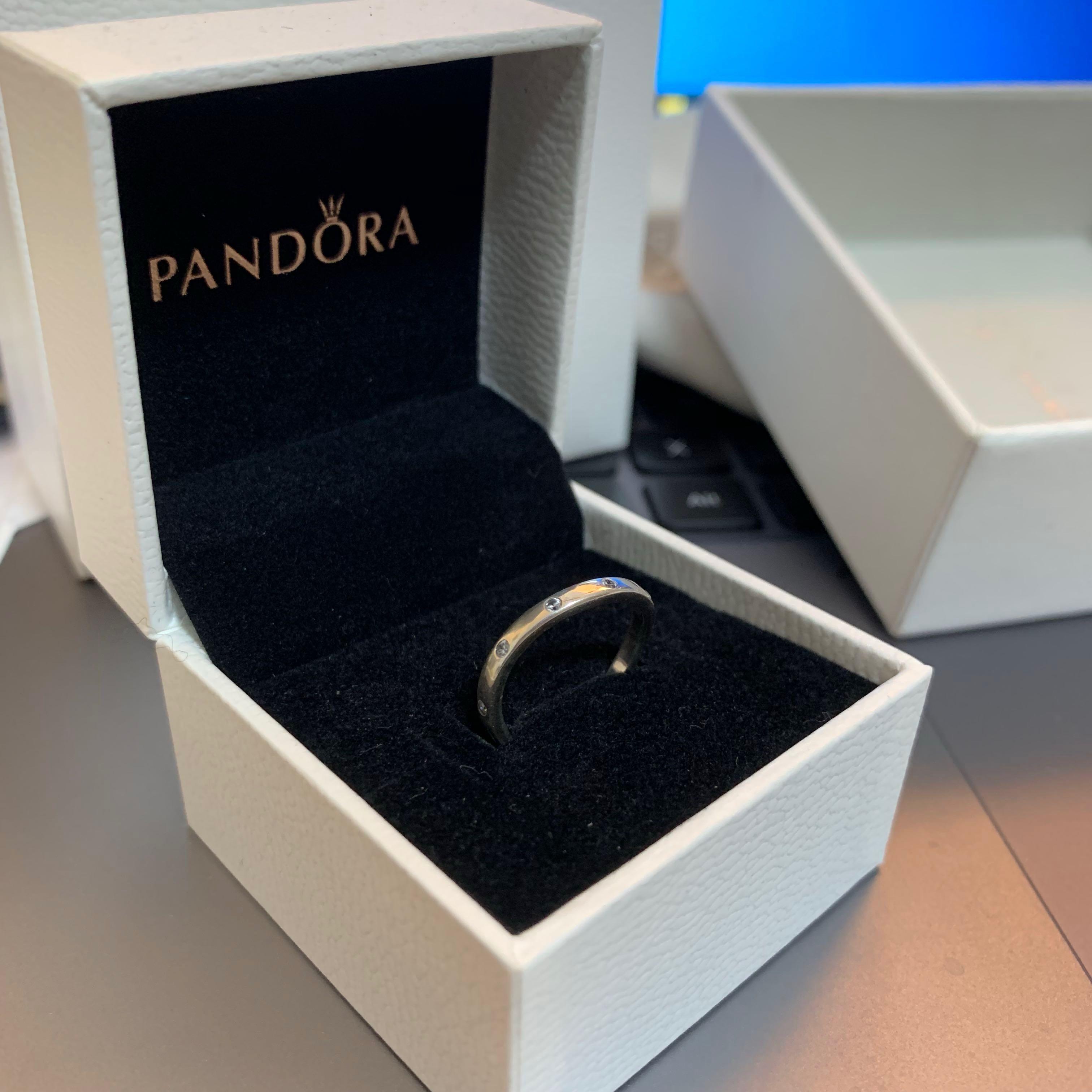 Swirling droplets ring top