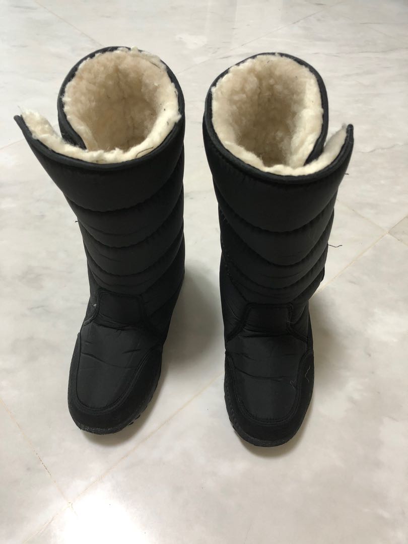 adults, non-slip soles, fur-lined inner 