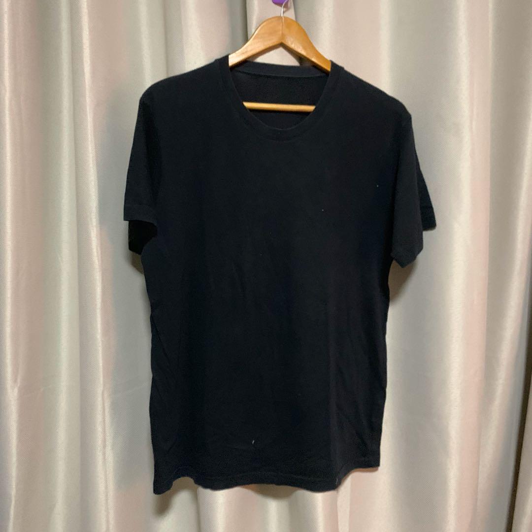 Uniqlo mens tshirt (Category: Shirts) located in Manila. Submitted by kondoing (Listing ID 269958029, Image 1). Description: Size in picture.