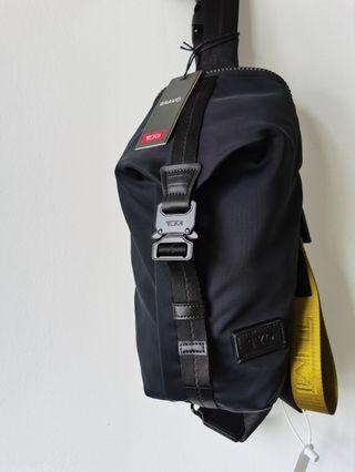 tumi tahoe sling