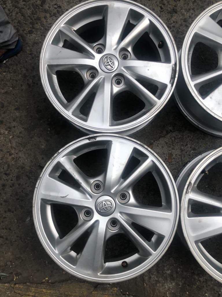 15" Toyota Avanza stock mags used 4Holes pcd 114 mags only 4pcs, Car