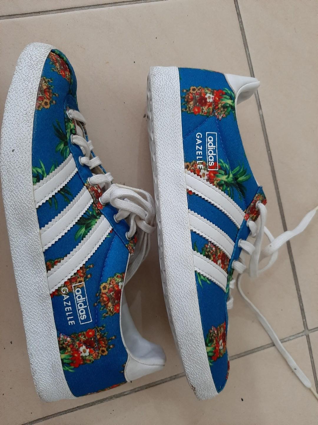 Adidas gazelle floral Fesyen Wanita Tas Dompet di Carousell