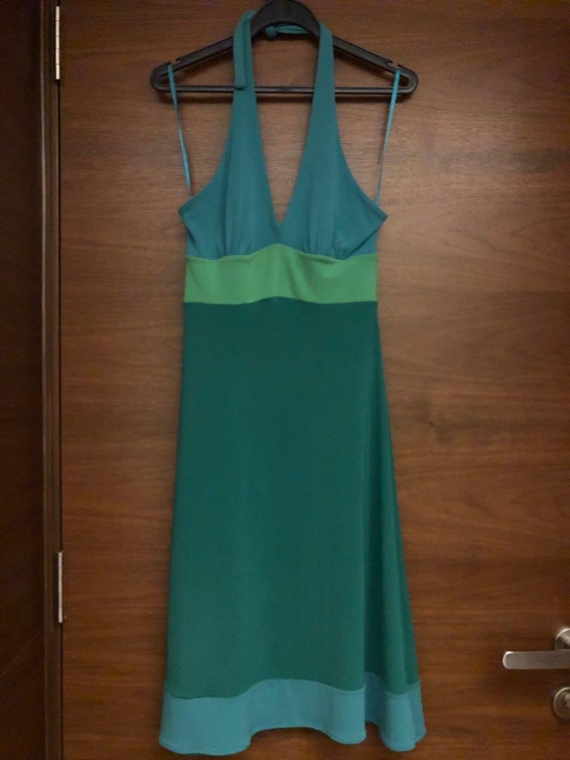 Bcbg Emerald Green Halter Dress Women S Fashion Clothes Dresses Skirts On Carousell Shop at azazie of sophisticated floor length emerald gowns and cute cocktail length emerald inspired by the most beautiful and desirable gemstone in the world, emerald is a tone of green that that is particularly light and bright, with a faint bluish cast. carousell