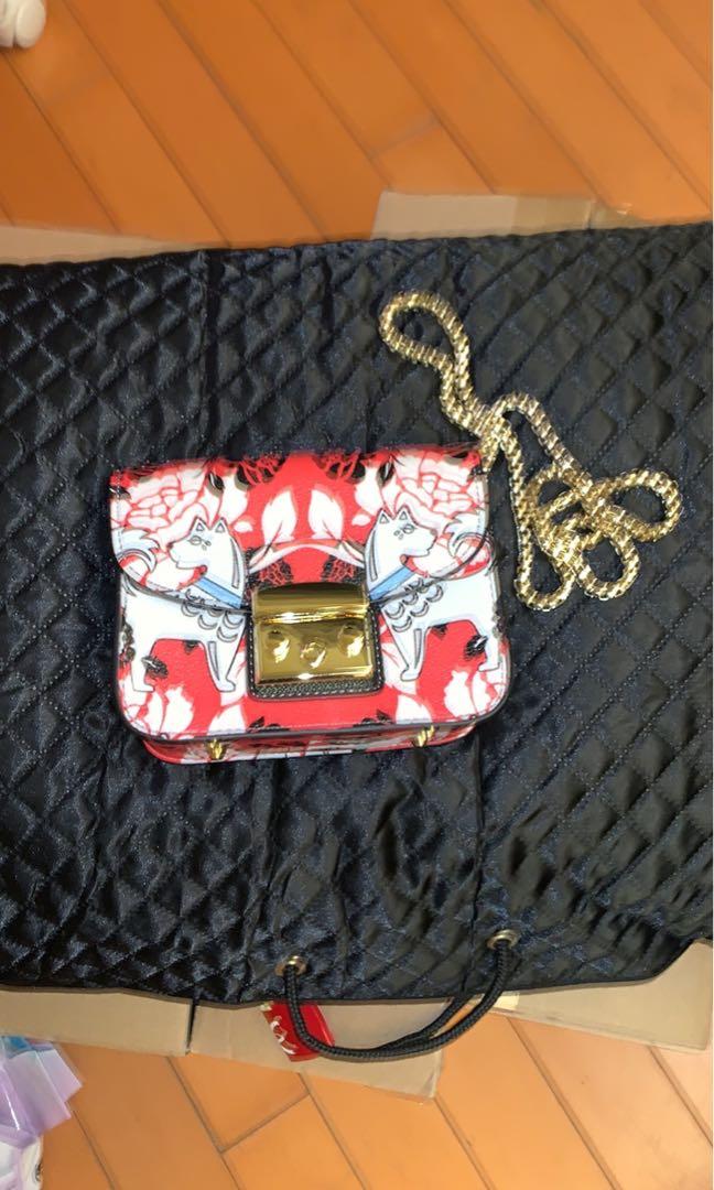 Chain bag （分類：單肩包）位於 Hong Kong。 由 tuttibebe 提交（商品編號 270194635，圖片 2）。簡介： Self pick up in To Kwa Wan or SF payment on delivery of your own。