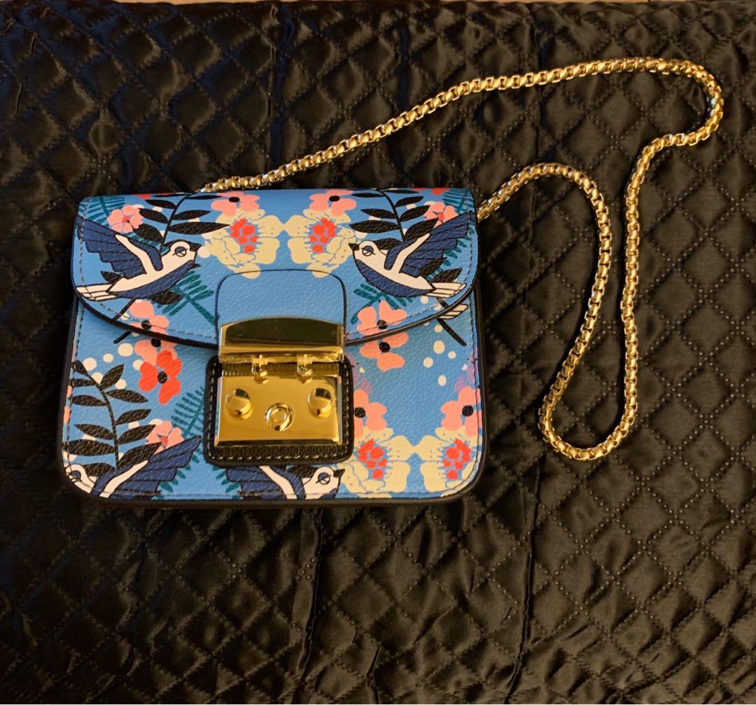 Chain bag （分類：單肩包）位於 Hong Kong。 由 tuttibebe 提交（商品編號 270194635，圖片 1）。簡介： Self pick up in To Kwa Wan or SF payment on delivery of your own。