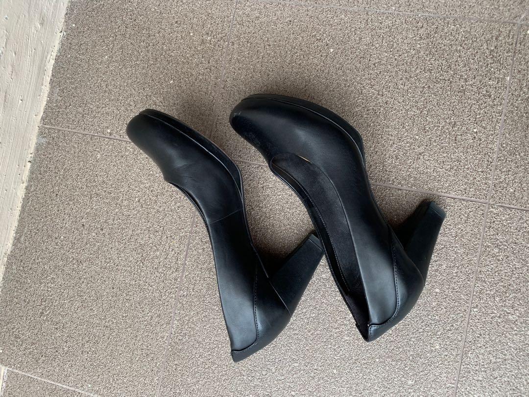 Clarks black top heels sale