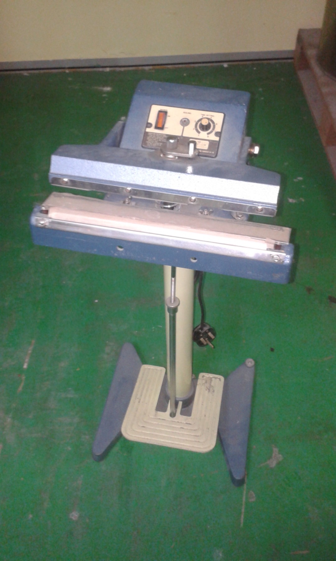 Heat Sealer (Pedestal), Furniture & Home Living, Home Improvement