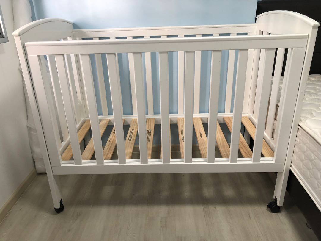 King Oxford 4-in-1 White Convertible Cot / Baby Crib