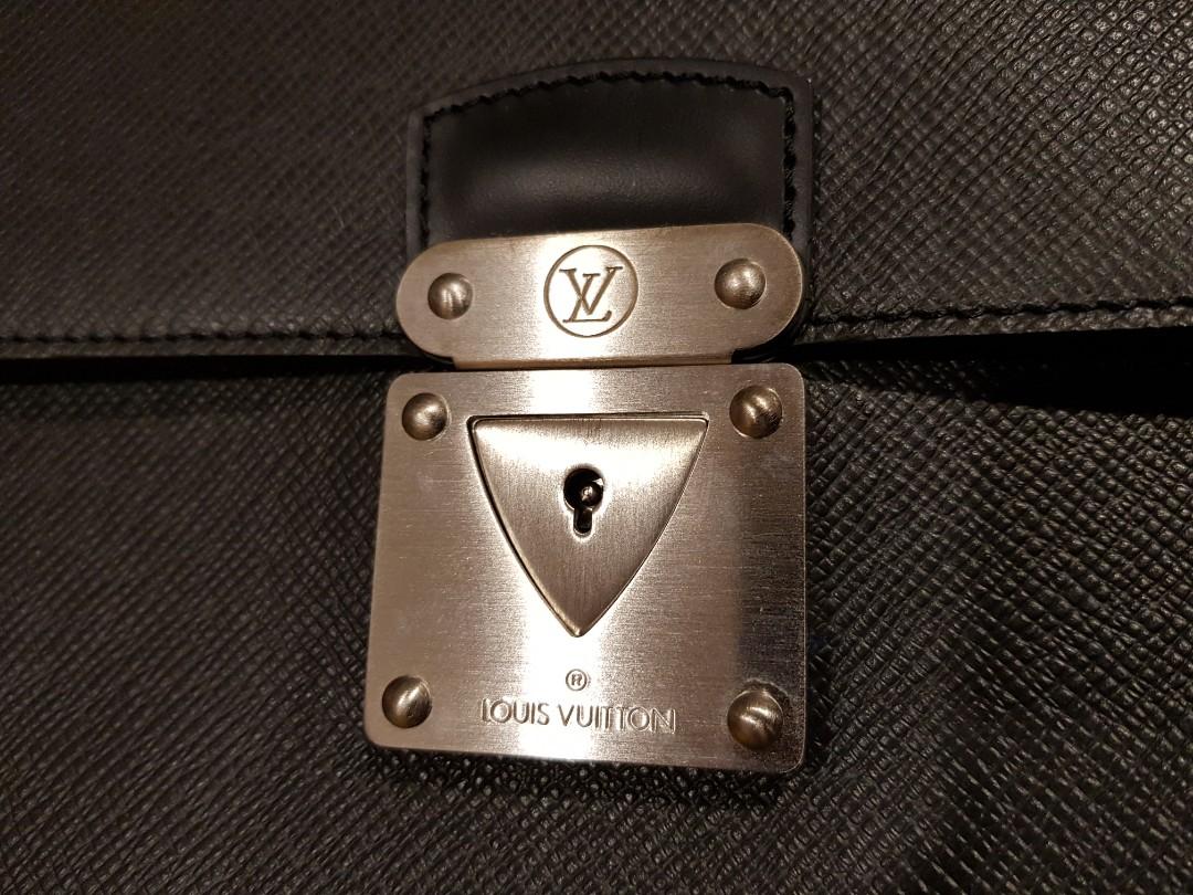 Louis Vuitton // Black Taiga Leather Robusto Briefcase – VSP
