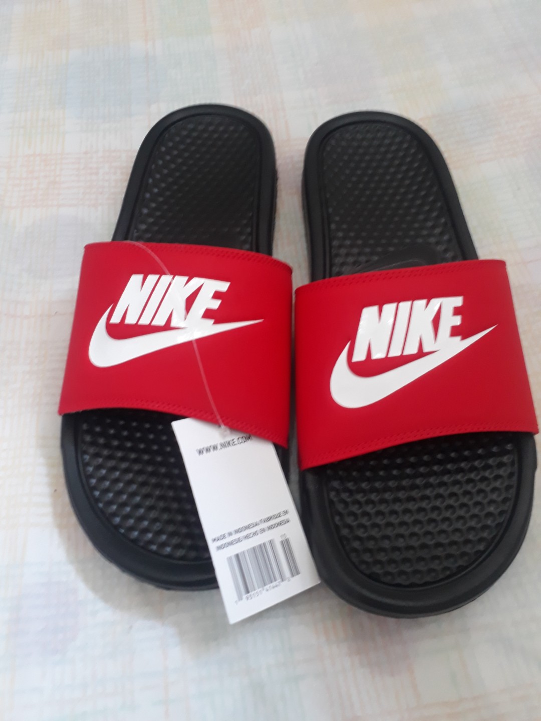 nike benassi red black