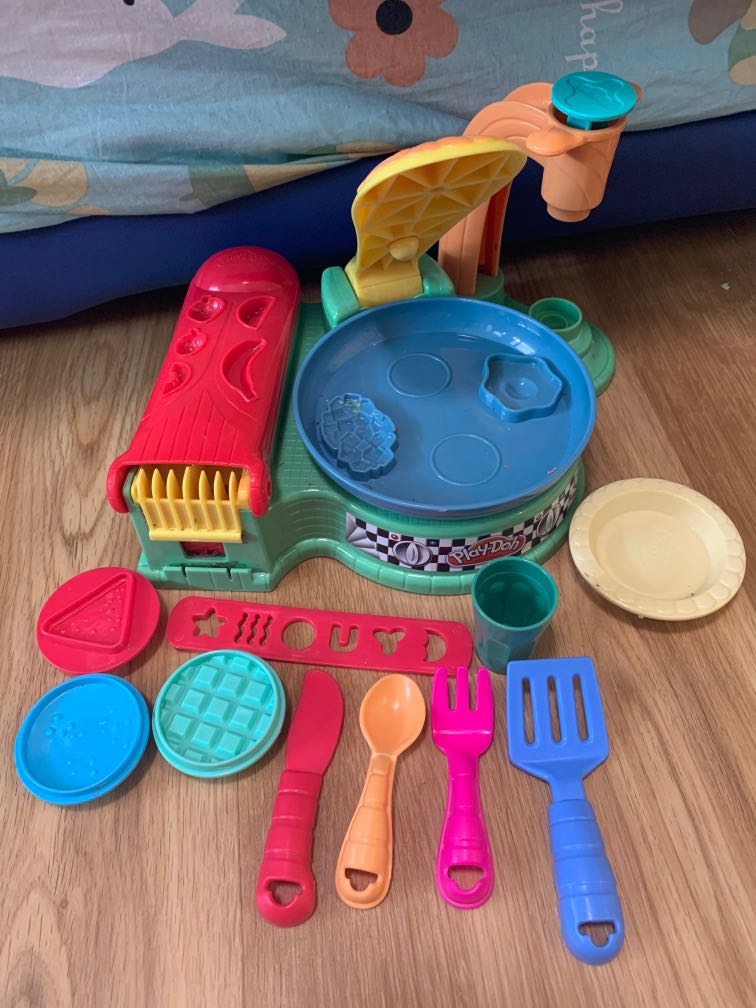 Play doh flip hot sale n serve breakfast