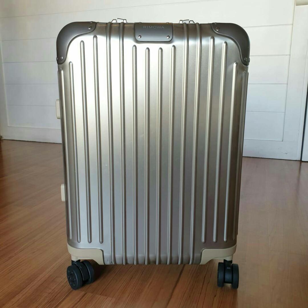 Ready RIMOWA Cabin S Titanium sz 55x40x23 35L Volume and 4.3kg, Barang Mewah, Tas & Dompet di