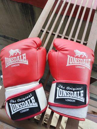 8oz Lonsdale Boxing Gloves (Red)