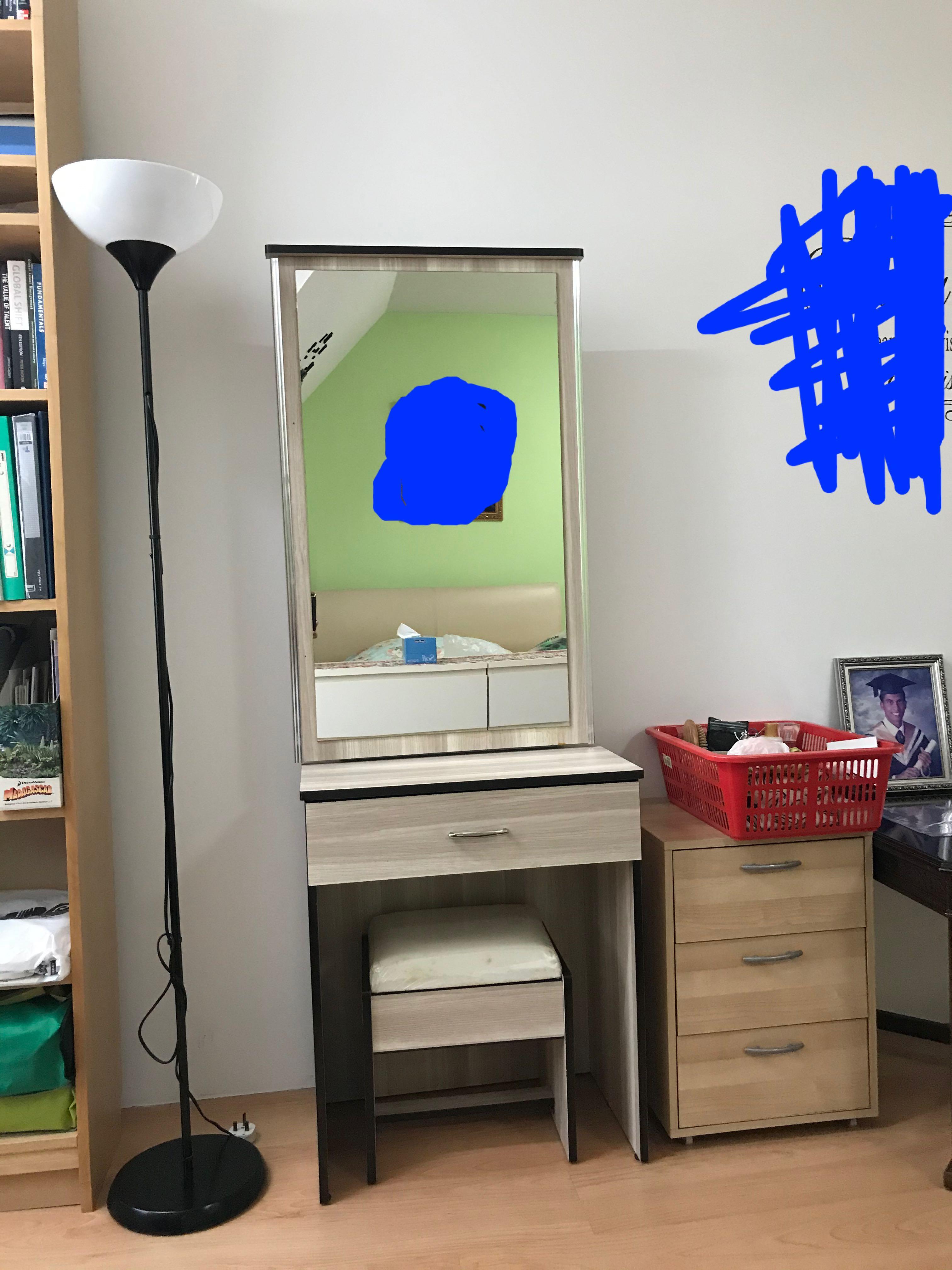 Dressing Table (Category: Tables & Sets) located in Singapore. Submitted by lemons12345 (Listing ID 270364209, Image 1). Description: Walkup apartment Arrange your own transportation .