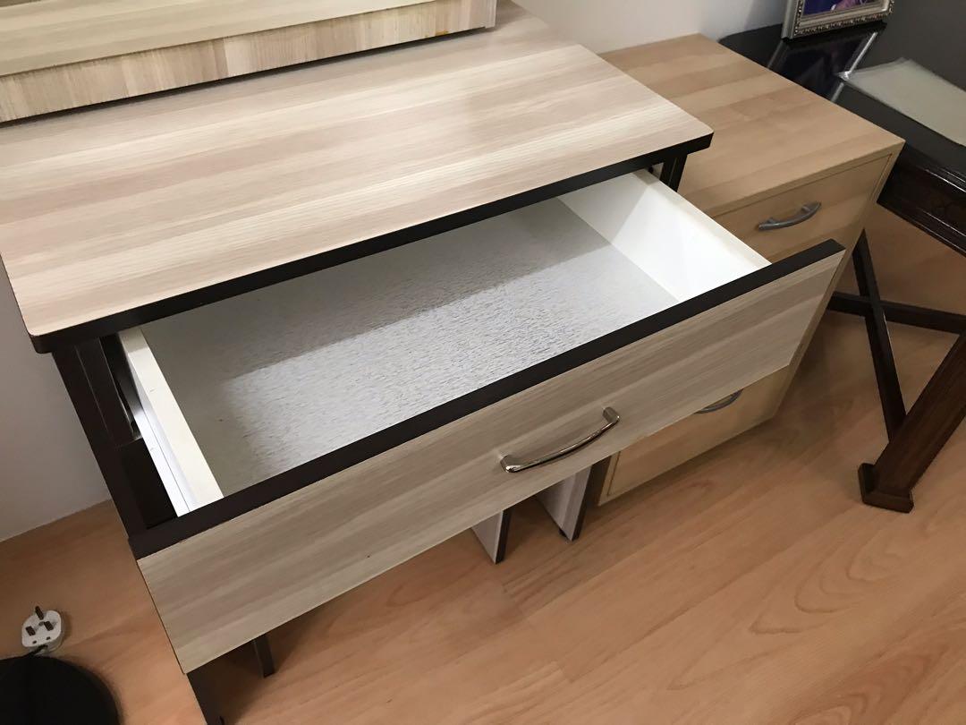 Dressing Table (Category: Tables & Sets) located in Singapore. Submitted by lemons12345 (Listing ID 270364209, Image 2). Description: Walkup apartment Arrange your own transportation .