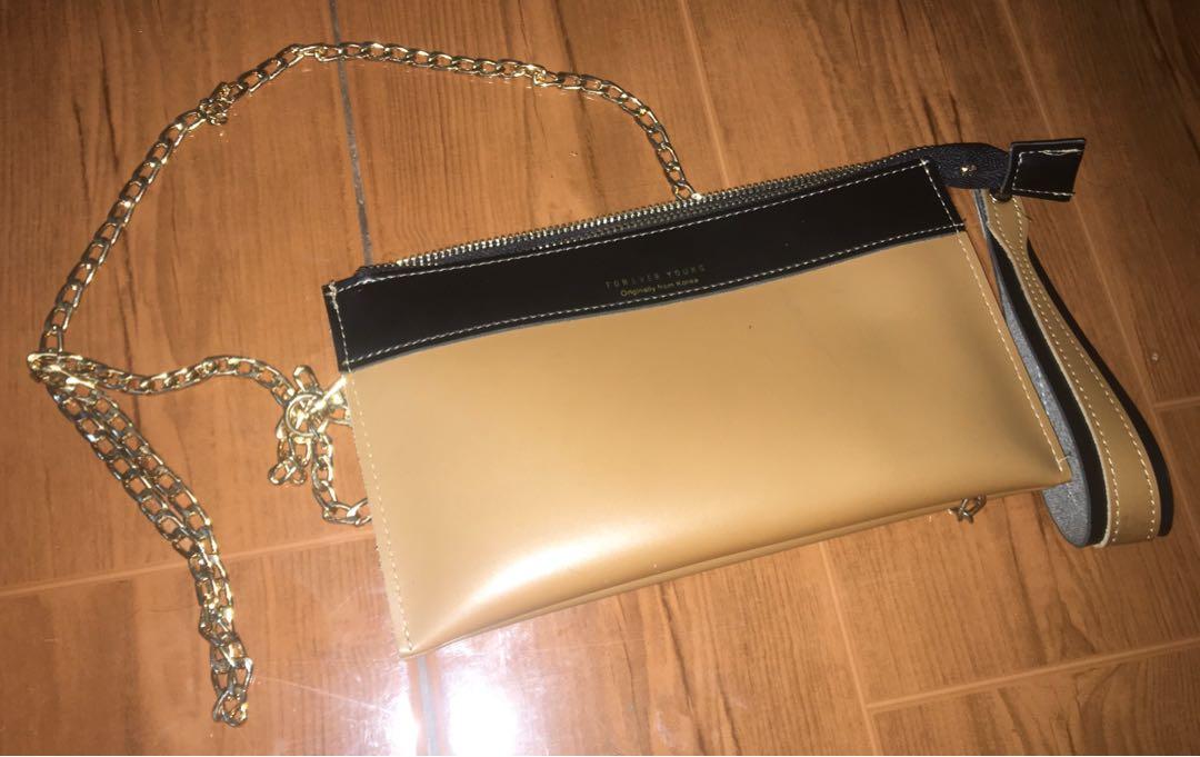 FOREVER YOUNG Gold Chain Sling Bag, Women's Fashion, Bags & Wallets