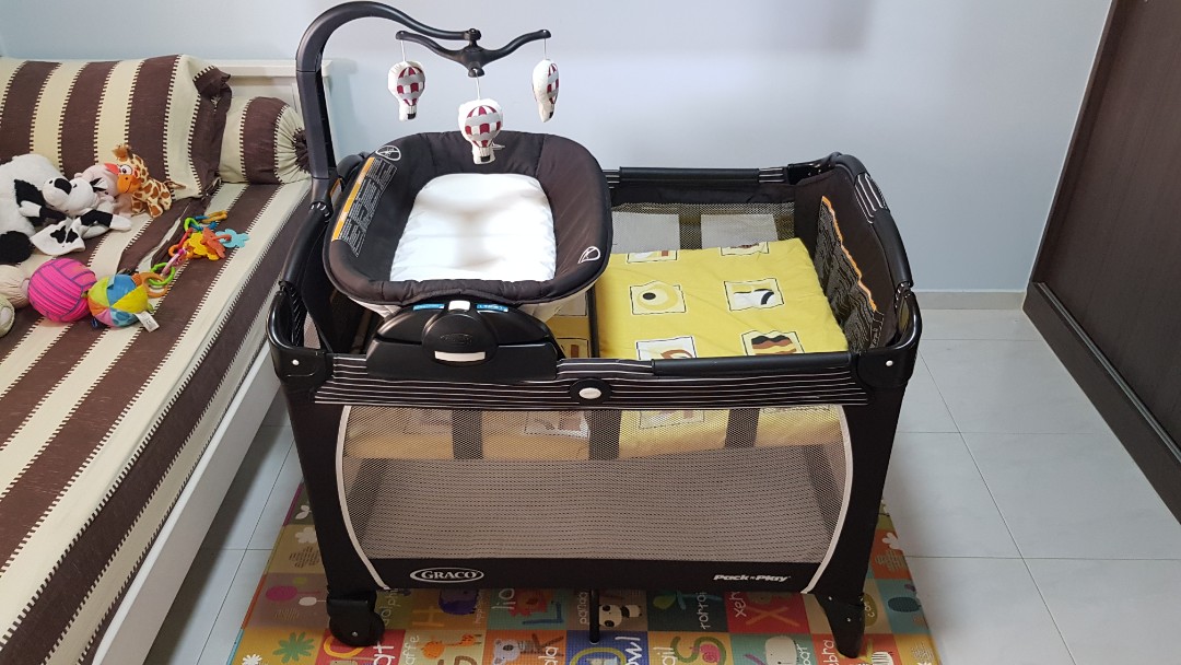 Graco's Pack 'n Play Playard Portable Napper & Changer, Babies & Kids ...