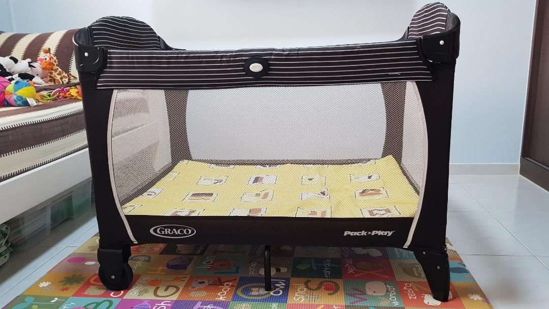 Graco's Pack 'n Play Playard Portable Napper & Changer, Babies & Kids ...