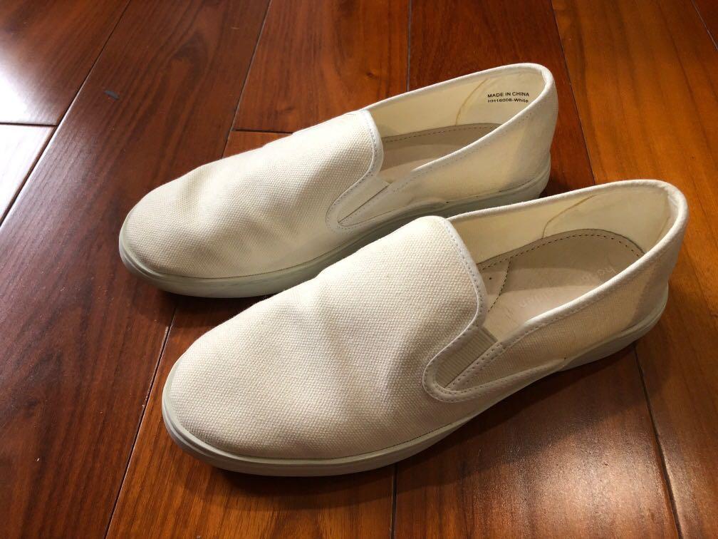 Harlan + Holden Sneakers (USED) (Category: Sneakers) located in San Juan City. Submitted by jami2019 (Listing ID 270366699, Image 1). Description: Used once Harlan + Holden sneakers Size 37.