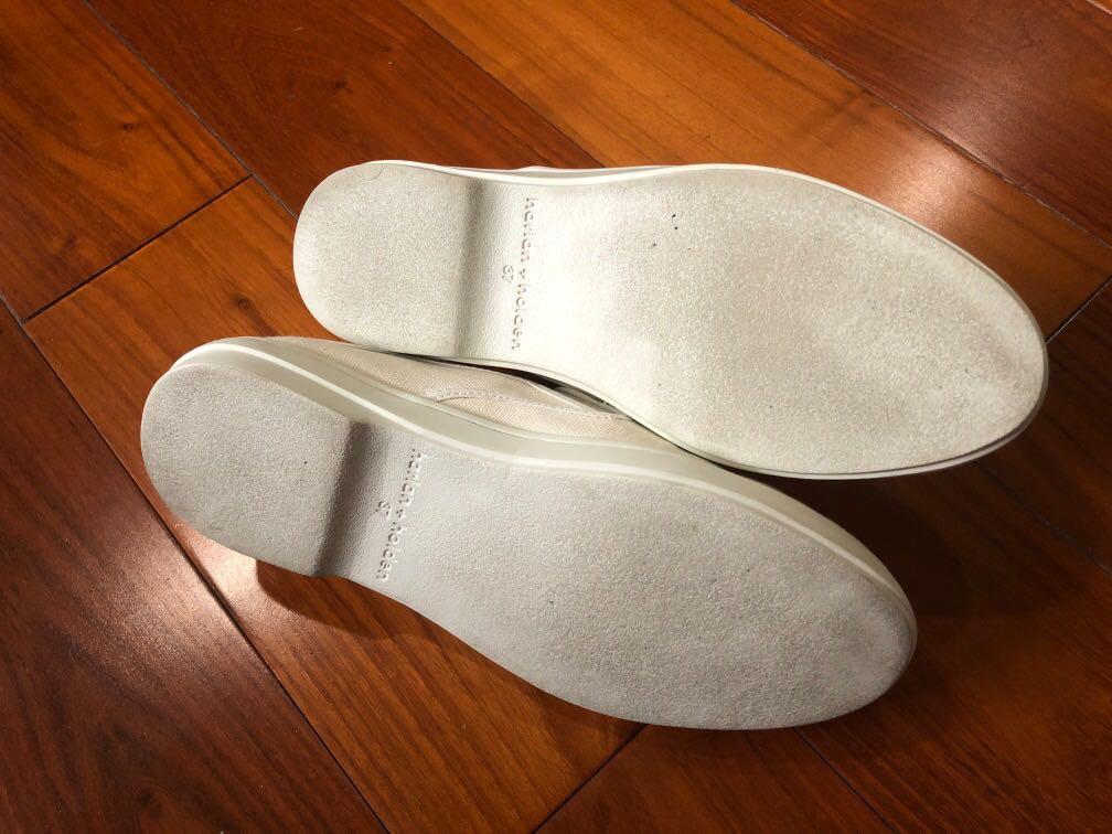 Harlan + Holden Sneakers (USED) (Category: Sneakers) located in San Juan City. Submitted by jami2019 (Listing ID 270366699, Image 3). Description: Used once Harlan + Holden sneakers Size 37.