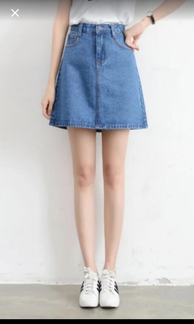 light blue denim skirt outfit