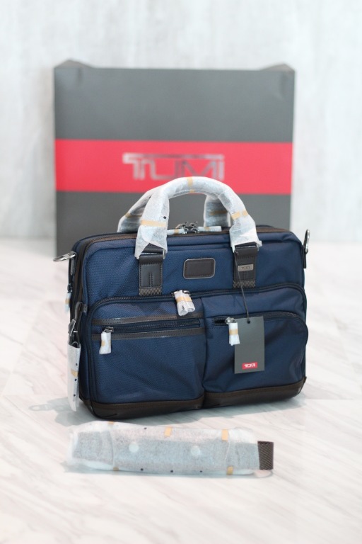 New in bag Tumi 2223640NVYO Bingham Expandable Brief Men s