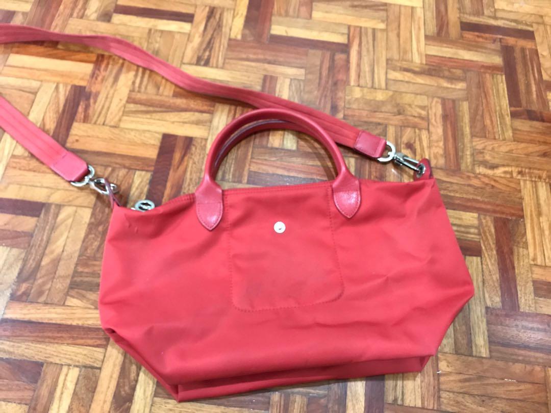 Preloved: Original Longchamp body bag (Category: Luxury Bags & Wallets) located in Manila. Submitted by irockmysocks_ogee (Listing ID 270331798, Image 1). Description: .