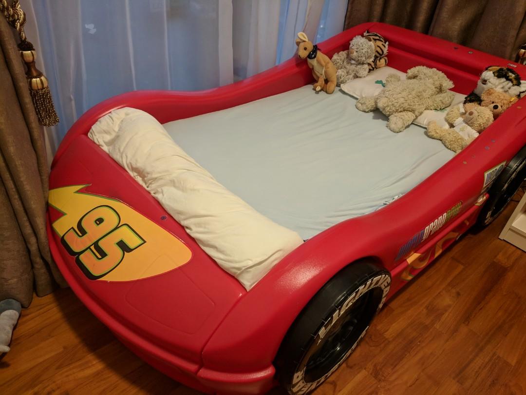 Little tikes lightning mcqueen roadster 2024 toddler bed