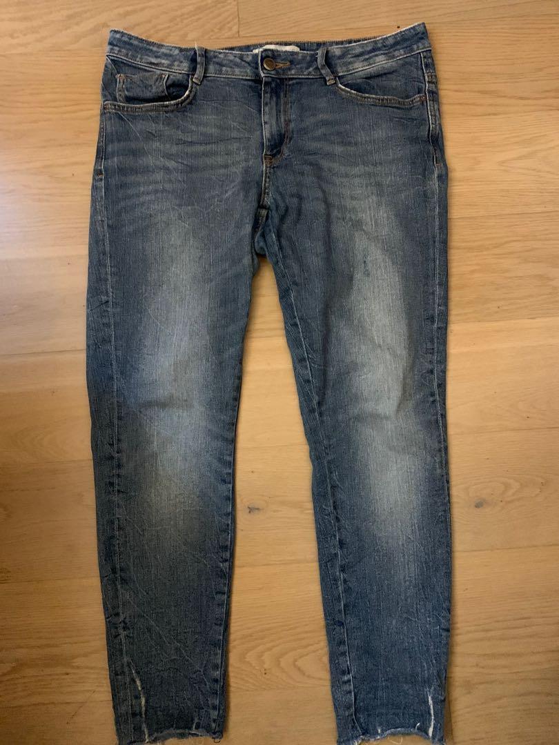 ZARA Basic Denim （分類：外套及戶外衣服）位於 Hong Kong。 由 beibei000 提交（商品編號 270338646，圖片 1）。簡介： ZARA Basic Z1975 Denim 只穿過3次 Size: USA 10。
