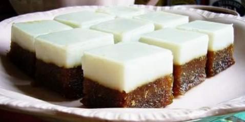 Kueh Talam Ubi Creamy Steamed Grated Tapioca Gula Melaka Food Drinks Baked Goods On Carousell