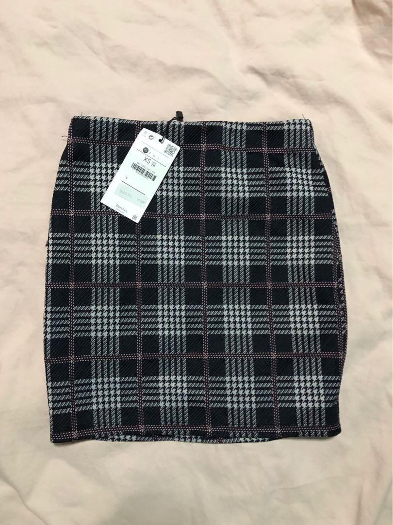 Bershka plaid skirt (Category: Skirts) located in Del Monte. Submitted by cto20 (Listing ID 270493342, Image 1). Description: Brandnew with tag Bought for 695. Rfs: i bought it for a themed party but didn’t get to attend.