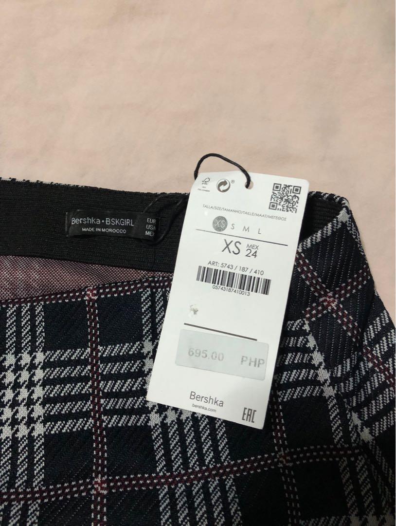Bershka plaid skirt (Category: Skirts) located in Del Monte. Submitted by cto20 (Listing ID 270493342, Image 2). Description: Brandnew with tag Bought for 695. Rfs: i bought it for a themed party but didn’t get to attend.